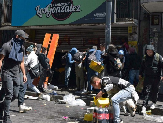 FOTOS: Violentos saqueos e incendios en medio de protestas en Chile