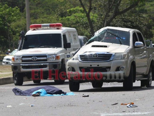 FOTOS: Horrenda escena de mortal choque entre turismo y pick up en la capital