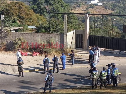 Un rótulo, una faja y dos cadáveres: el dantesco hallazgo en la salida al norte de la capital