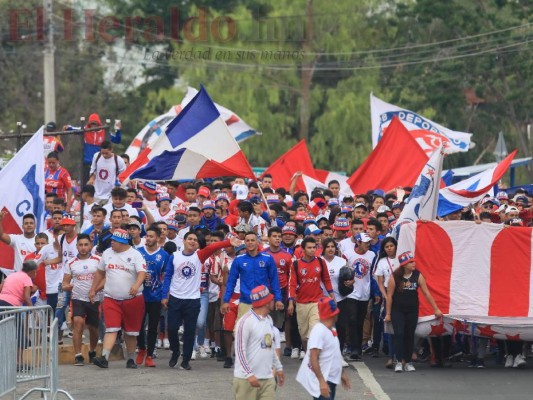 FOTOS: A bordo de motos, con banderas y cánticos, así fue la llegada de la Ultra Fiel al Estadio Nacional