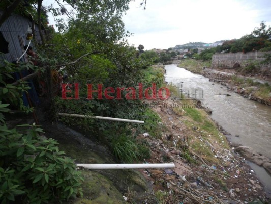 Pobladores de la colonias La Vega y Betania inician a evacuar por amenaza de Iota (Fotos)