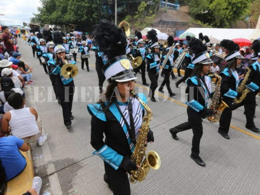 Impecable vestimenta de bandas en los desfiles patrios 2018