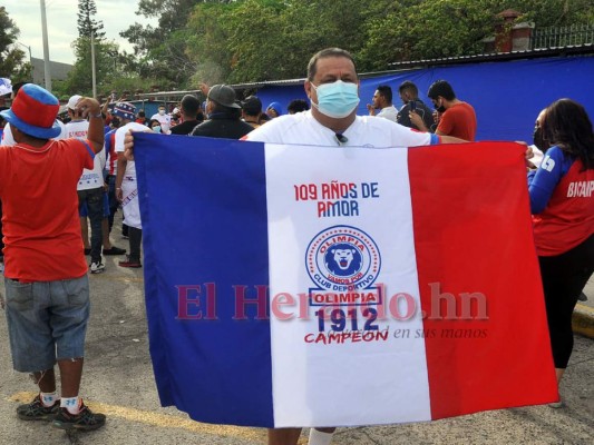 FOTOS: Así fue la mega caravana que realizaron los aficionados merengues por los 109 años de Olimpia   