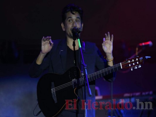 FOTOS: Fonseca y Bacilos deleitaron a los capitalinos