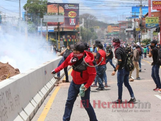 FOTOS: Caos y destrucción dejan manifestantes frente al aeropuerto Toncontín