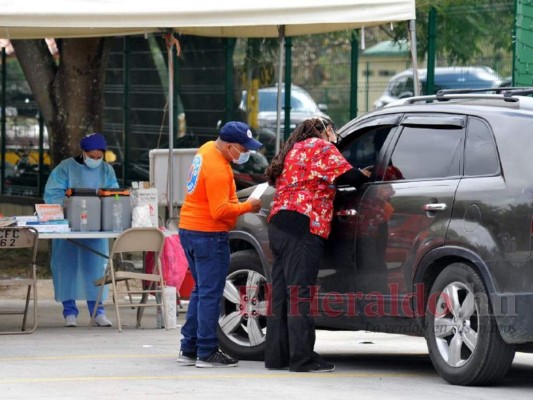 Capitalinos retoman las jornadas de vacunación ante amenaza de ómicron (FOTOS)