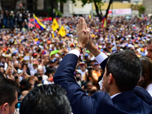 FOTOS: El regreso de Juan Guaidó a Venezuela tras haber desafiado a Nicolás Maduro