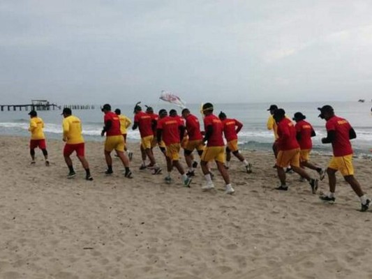 Fotos: Así entrenan los nuevos salvavidas del cuerpo de Bomberos para Semana Santa