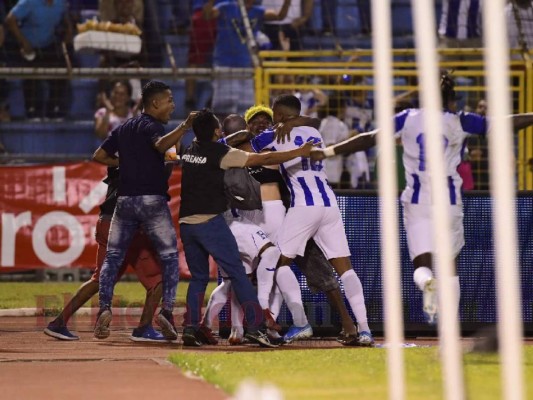 FOTOS: Así fue la eufórica celebración de Jonathan Rubio tras anotarle a Chile