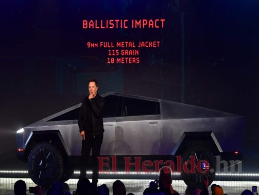 FOTOS: El fiasco de Tesla durante la presentación del nuevo vehículo cybertruck