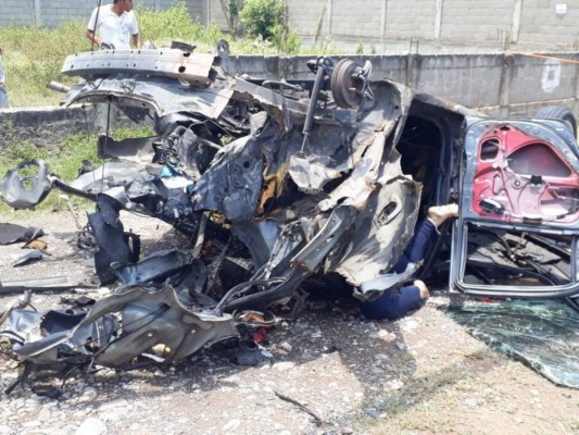 Destrozos y muerte tras explosión de vehículo en La Entrada, Copán