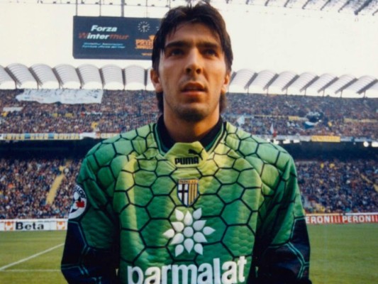 Veinte años de carrera de Gianluigi Buffon se cumplen este 19 de noviembre