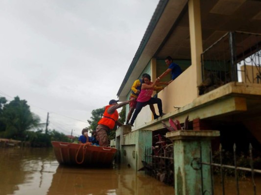 Continúa el rescate de hondureños afectados tras el doloroso paso de Eta (FOTOS)