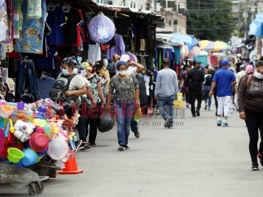 FOTOS: Higiene, distancia y ventas en primer día de reapertura en la capital