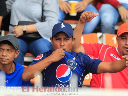 Rostros de pasión en la final: Aficionados de Motagua y Olimpia pintan el Estadio Nacional