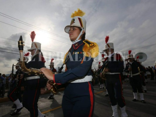 Impecable vestimenta de bandas en los desfiles patrios 2018