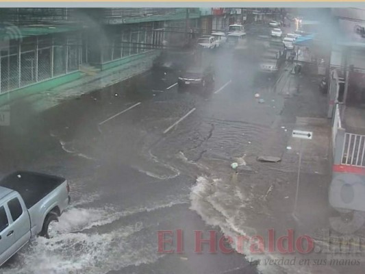 Una muerte y devastación deja la tormenta Iota a su llegada a Honduras (FOTOS)