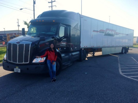 Andrea Ochoa, de presentadora de TV en Honduras a camionera en Estados Unidos