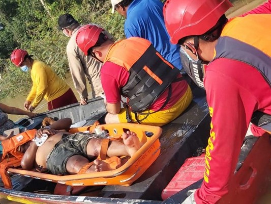 Tras una semana de arduas labores, sigue el rescate de afectados por Eta (Fotos)