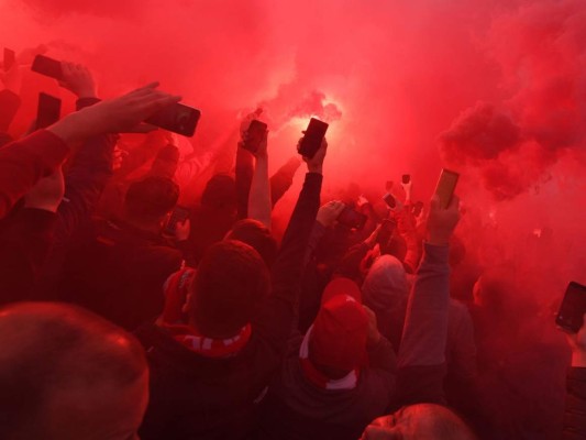 Champions: El ambientazo en la semifinal entre Barcelona y Liverpool