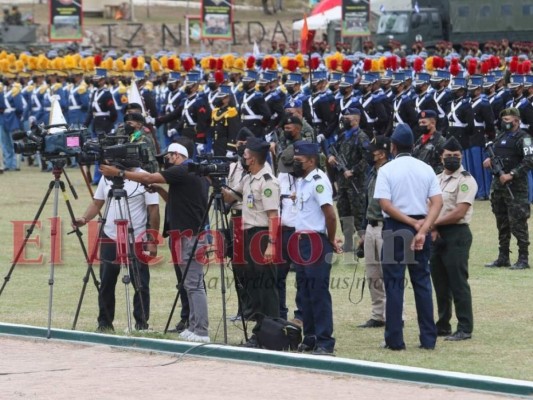 Condecoraciones, distinciones y ascensos de oficiales en el 196 aniversario del Ejército