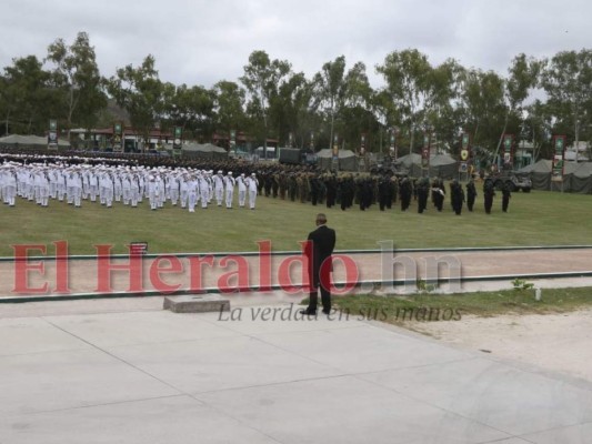 Condecoraciones, distinciones y ascensos de oficiales en el 196 aniversario del Ejército