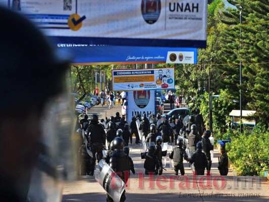 Descontrol y violencia en la UNAH en imágenes; hay estudiantes heridos