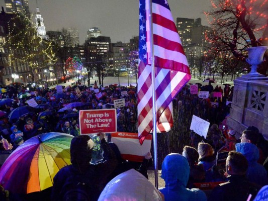 En calles de Boston y Nueva York piden la destitución de Donald Trump