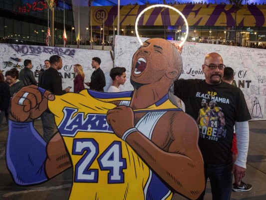 Lágrimas, aplausos y melodías: Así fue el sentido homenaje de los Lakers a Kobe Bryant