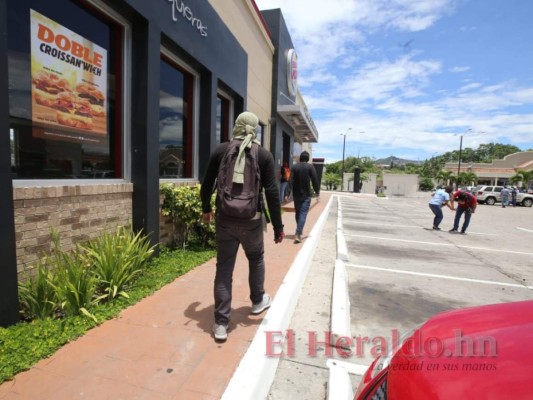 FOTOS: Caos y destrucción dejan manifestantes frente al aeropuerto Toncontín