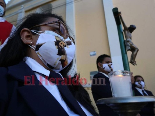 Con plegarias de sanidad y fervor cristiano: Así se desarrolló el vía crucis este Viernes Santo