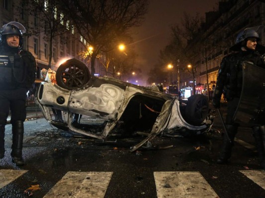 Francia revive su espíritu revolucionario con ola de protestas contra el gobierno