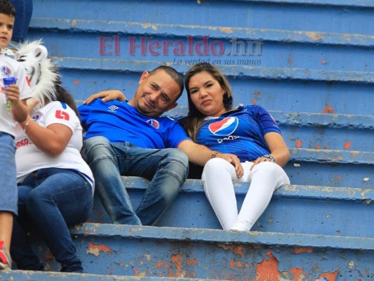 Rostros de pasión en la final: Aficionados de Motagua y Olimpia pintan el Estadio Nacional