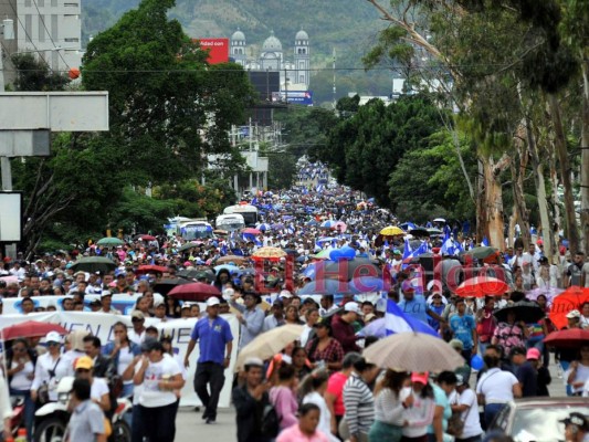 FOTOS: Así fue la nutrida marcha en apoyo a Juan Orlando Hernández