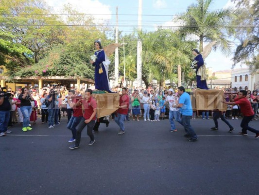 Feligresía católica celebra las 'carreritas de San Juan' este Domingo de Resurección en la capital