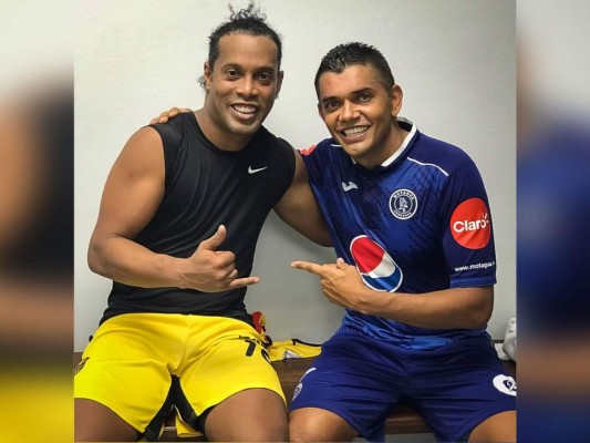 La foto con Dinho, una imagen para el recuerdo