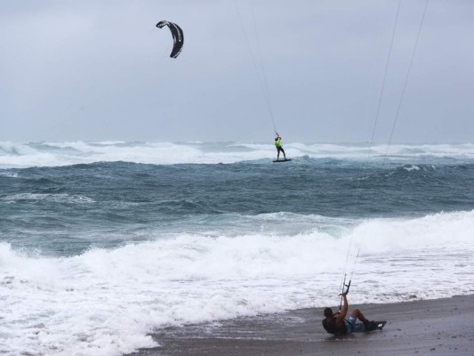 En imágenes: Florida se prepara para afrontar tormenta Isaías