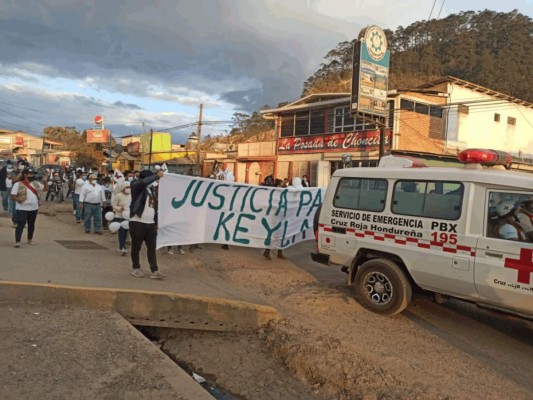 Así fue la marcha de antorchas para exigir justicia por la muerte de Keyla Martínez