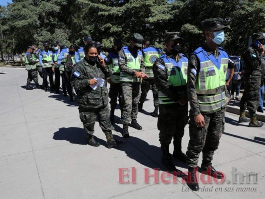 Por refuerzo y primeras dosis, capitalinos acuden a vacunarse a Parada Marte (FOTOS)