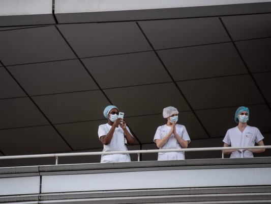 FOTOS: Personal sanitario encarna el heroísmo contra el coronavirus