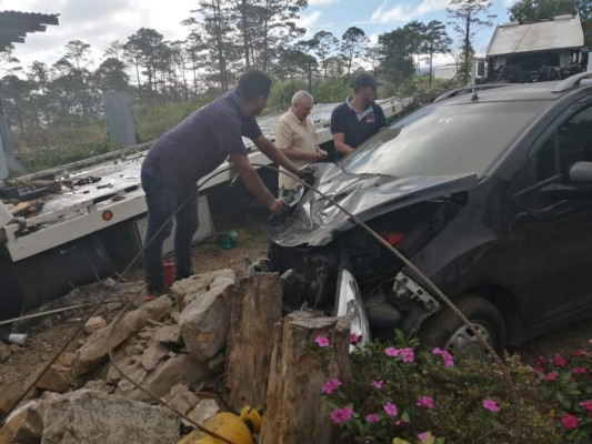 FOTOS: Así quedó el lugar donde impactó el camión en El Tizatillo