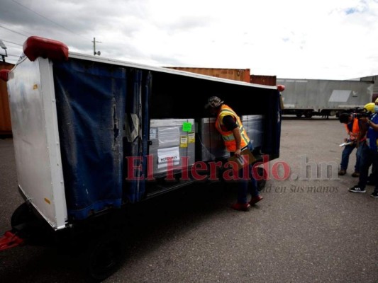 Así fue la llegada a Tegucigalpa de más vacunas anticovid adquiridas por el IHSS (Fotos)