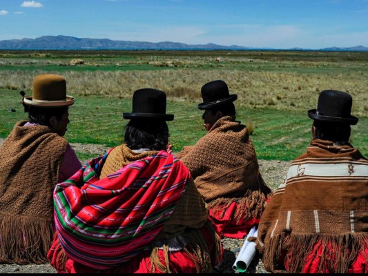 FOTOS: Ponchos Rojos, la fiel milicia aymara de Evo que rechaza transición en Bolivia