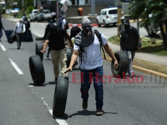 FOTOS: Bloqueos y enfrentamientos en el bulevar Fuerzas Armadas