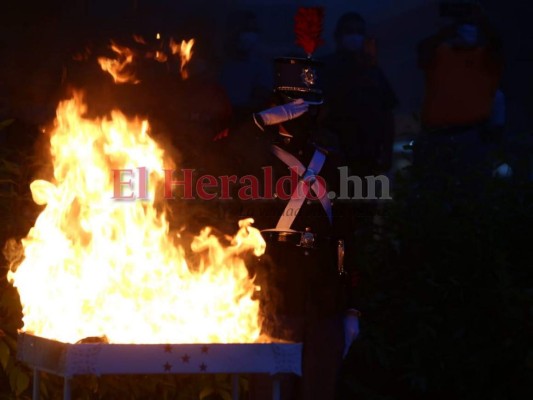 Solemnidad y patriotismo en el inicio de fiestas Patrias en Honduras (FOTOS)