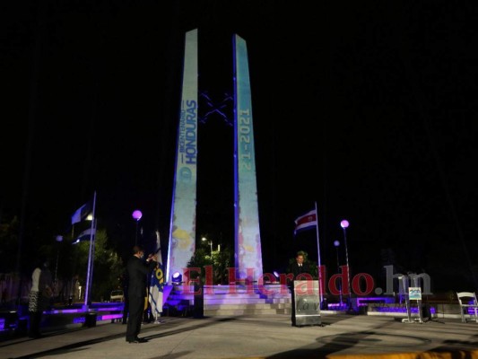 FOTOS: Así fue la inauguración del 'Monumento Obelisco Bicentenario'