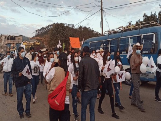 Así fue la marcha de antorchas para exigir justicia por la muerte de Keyla Martínez