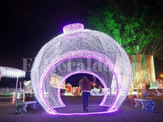 La Villa Navideña de la Alcaldía llega a adornar la capital de Honduras (FOTOS)