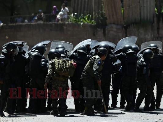 Honduras: Guerra campal entre estudiantes y policías en la colonia Kennedy