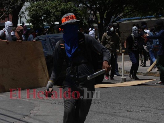 Las imágenes que dejó el enfrentamiento entre estudiantes y policías